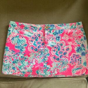 Beautiful Lilly Pulitzer skirt with built in shorts.